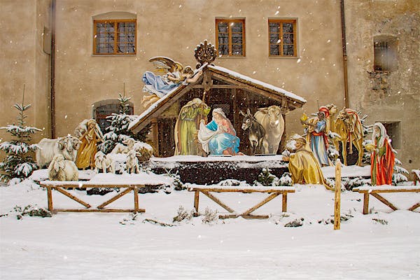 Live Nativity scene of B&agrave;scara