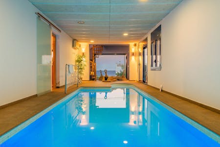Holiday cottages with private indoor swimming pool