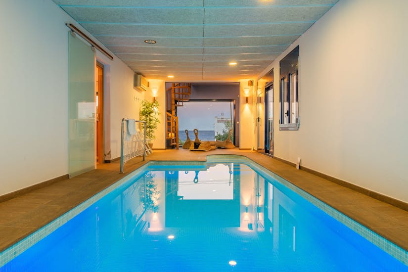 Holiday cottages with indoor swimming pool
