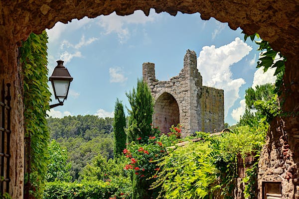 10 pobles medievals de pel&middot;l&iacute;cula a Girona