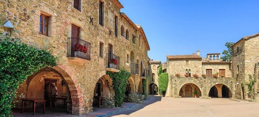 10 pobles medievals de pel·lícula a Girona